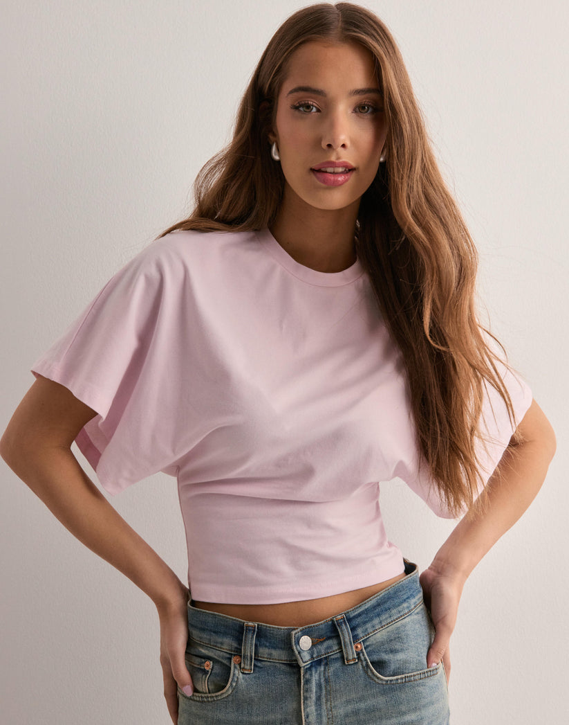 Tanya – The Trendy iconiq t-shirt must have