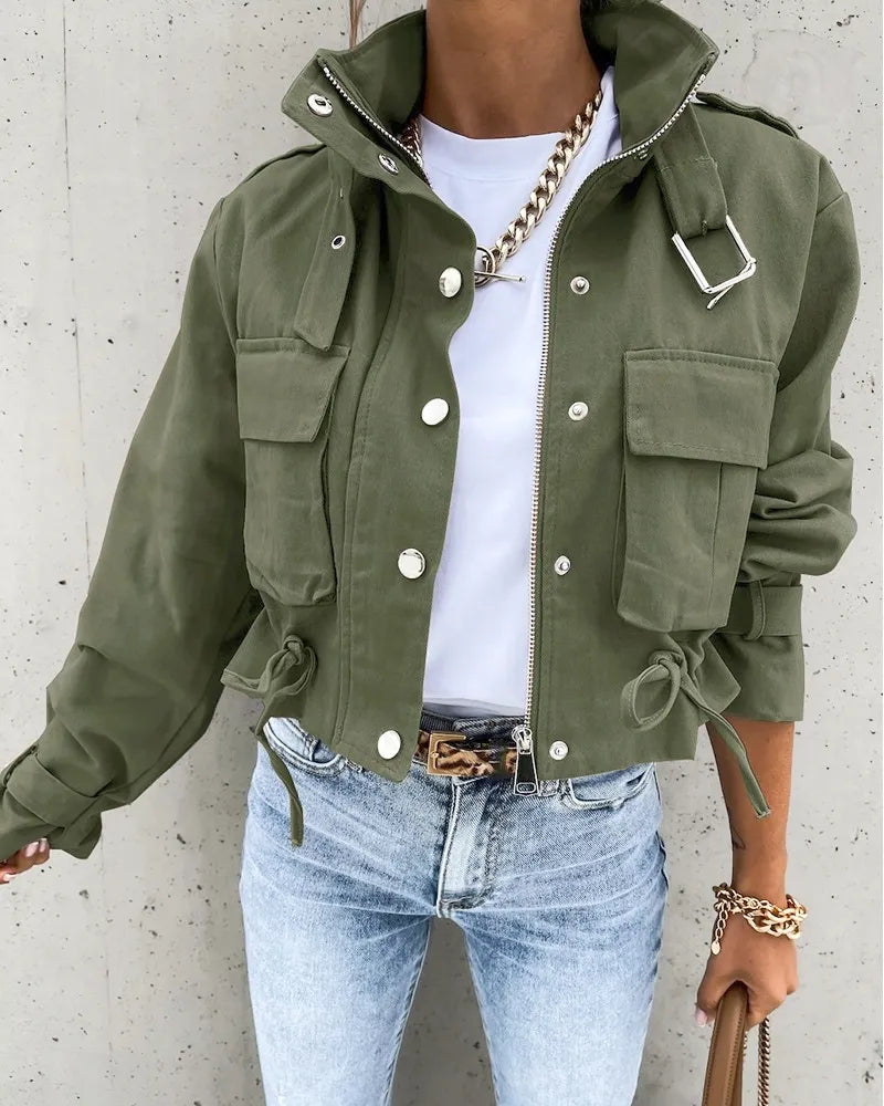 zomerbomberjack cropped voor dames, met knopen, zakken en opstaande kraag – Bia