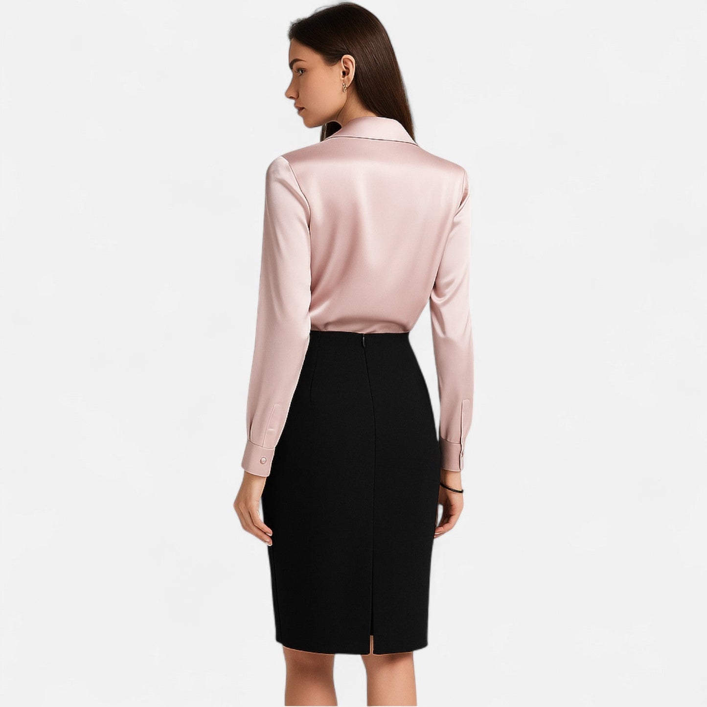 Satijnen damesblouse met elegante drapé halslijn